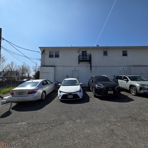 More Photos Of 713 E Main St, Bridgewater Convenience Store For Lease