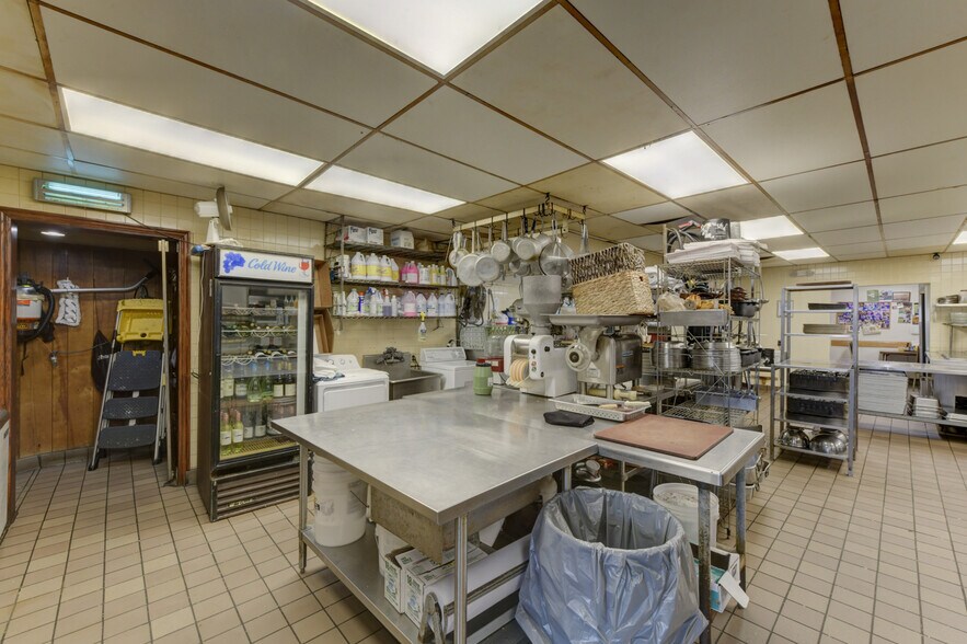 More Photos Of 502 Dixie Hwy, Beecher Restaurant For Sale