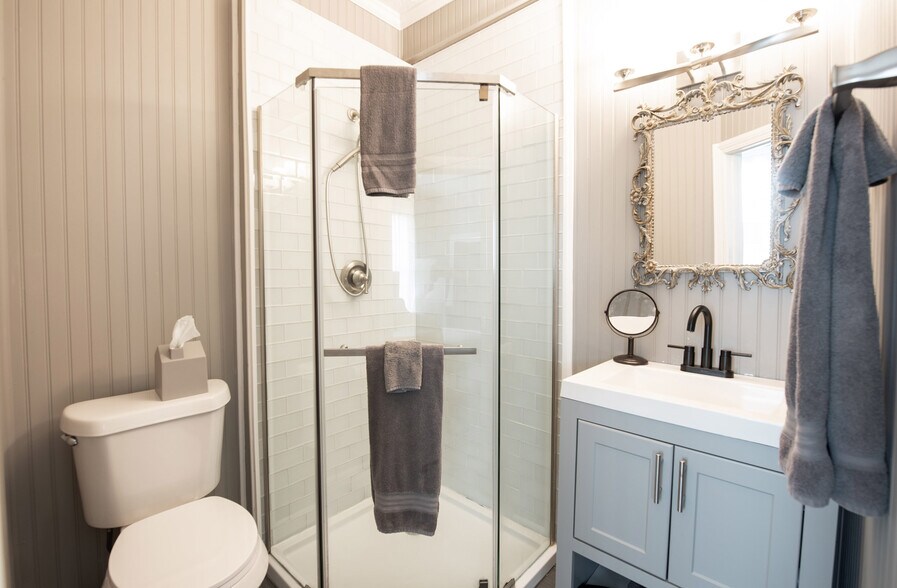 More Photos Of 477 W First St, Blue Ridge Hospitality For Sale