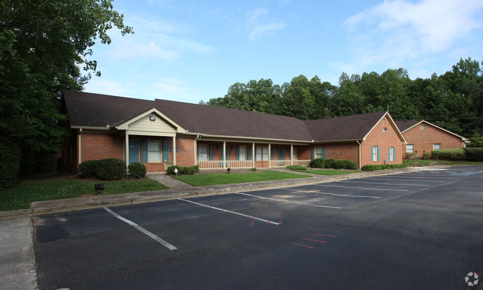 More Photos Of 650 Hillcrest Rd, Lilburn Medical For Lease