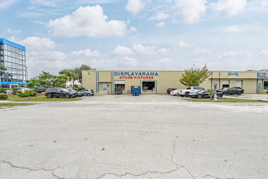 More Photos Of 4000 N 28th Ter, Hollywood Warehouse For Lease