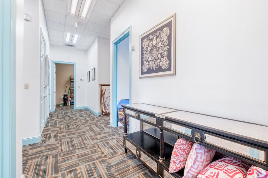 More Photos Of 503A Harbor Blvd, Destin Flex For Lease