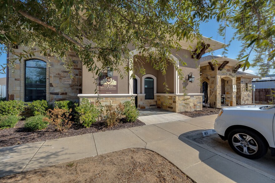 More Photos Of 8821 Davis Blvd, Keller Medical For Lease