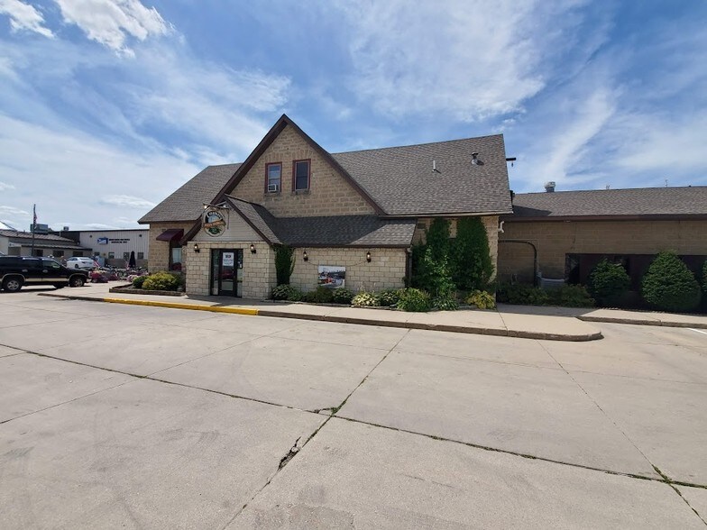 More Photos Of 407 S Mill St, Rushford Restaurant For Sale