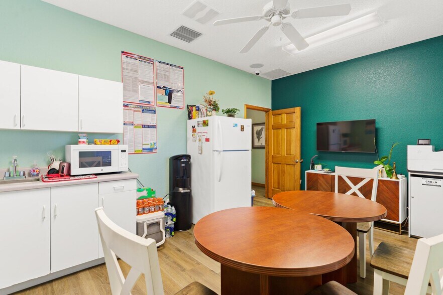 More Photos Of 407 E Alfred St, Tavares Office For Sale