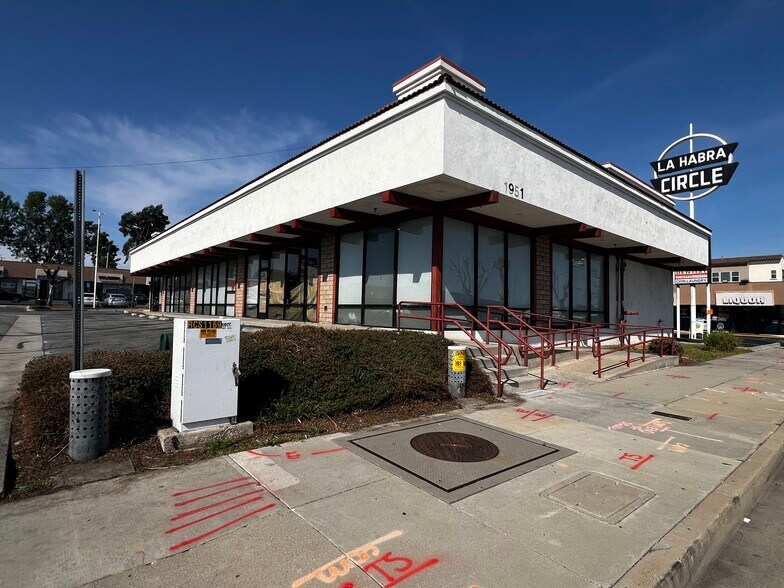 More Photos Of 1951 W La Habra Blvd, La Habra Freestanding For Lease