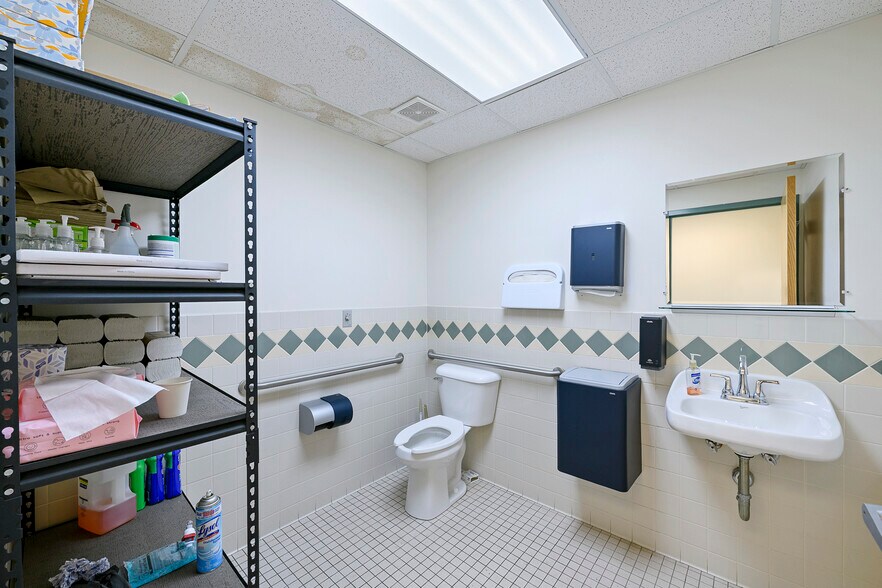 More Photos Of 44-46 Wilkins Peak Dr, Rock Springs Warehouse For Sale