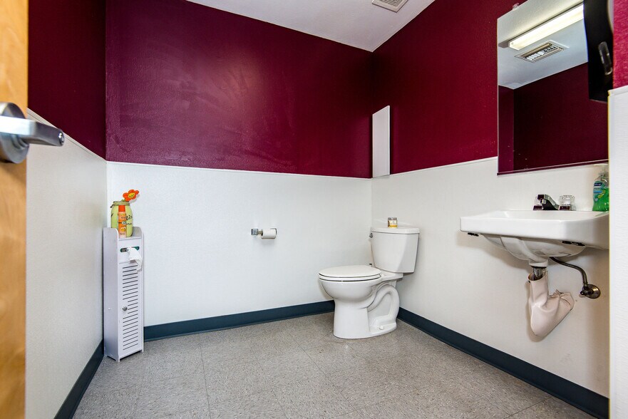 More Photos Of 2106 Highway 95, Bullhead City Auto Dealership For Sale