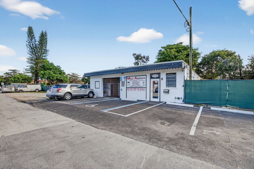 More Photos Of 3928 SW 12th Ct, Fort Lauderdale Manufacturing For Sale