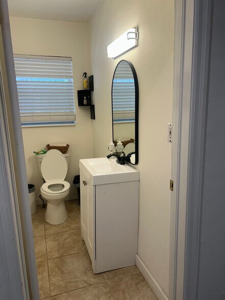 More Photos Of 902 N Armenia Ave, Tampa Office For Sale