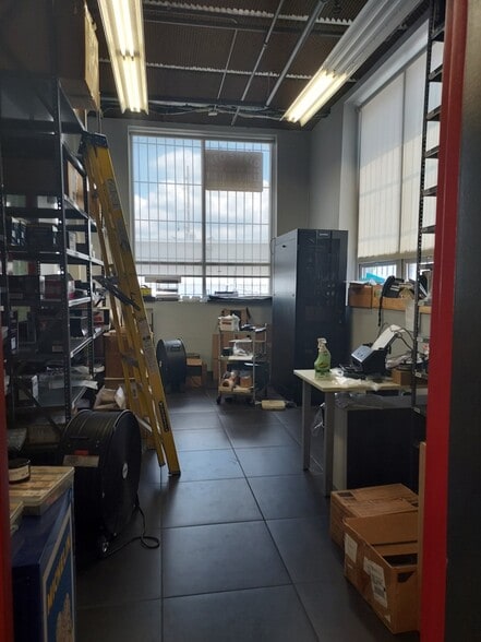 More Photos Of 2070 Jericho Tpke, New Hyde Park Auto Repair For Sale
