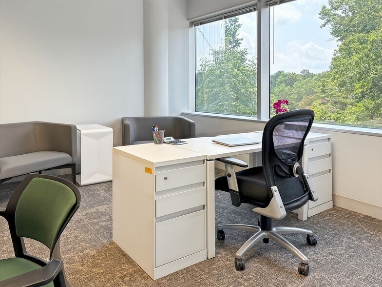 More Photos Of 7400 Beaufont Springs Dr, Richmond Coworking Space