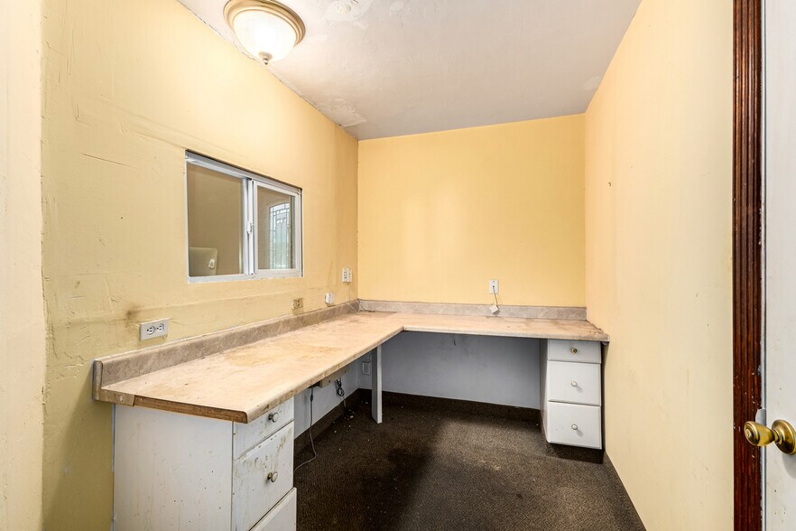 More Photos Of 545 E University Dr, Mesa Office For Sale