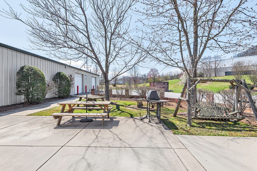 More Photos Of 2 Trident Dr, Arden Light Distribution For Lease