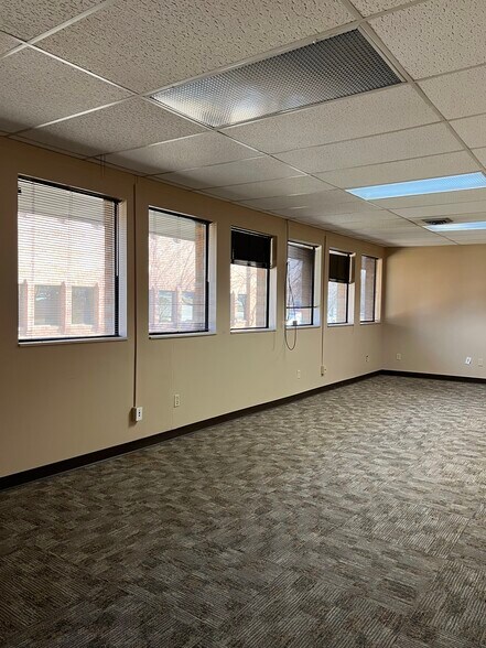 More Photos Of 4656 W Jefferson Blvd, Fort Wayne Unknown For Lease