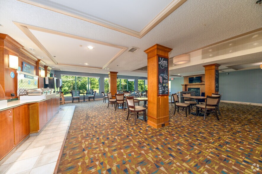 More Photos Of 3630 E Cork St, Kalamazoo Hotel For Sale
