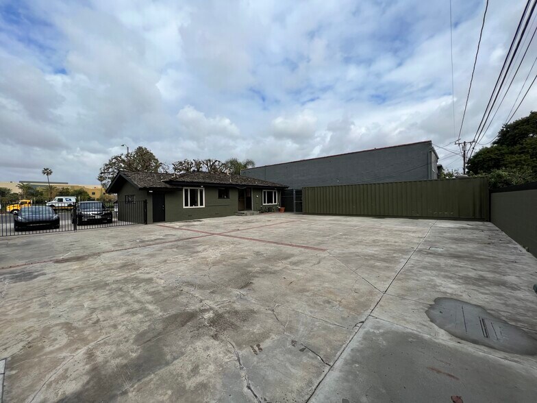 More Photos Of 4652 Katella Ave, Los Alamitos Office For Lease