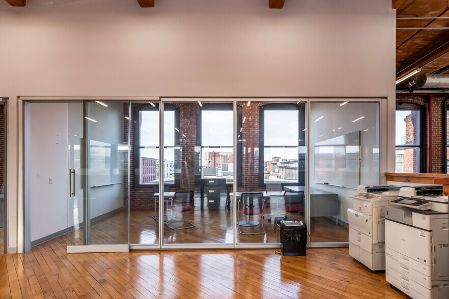 More Photos Of 1 Union St, Lawrence Office For Lease