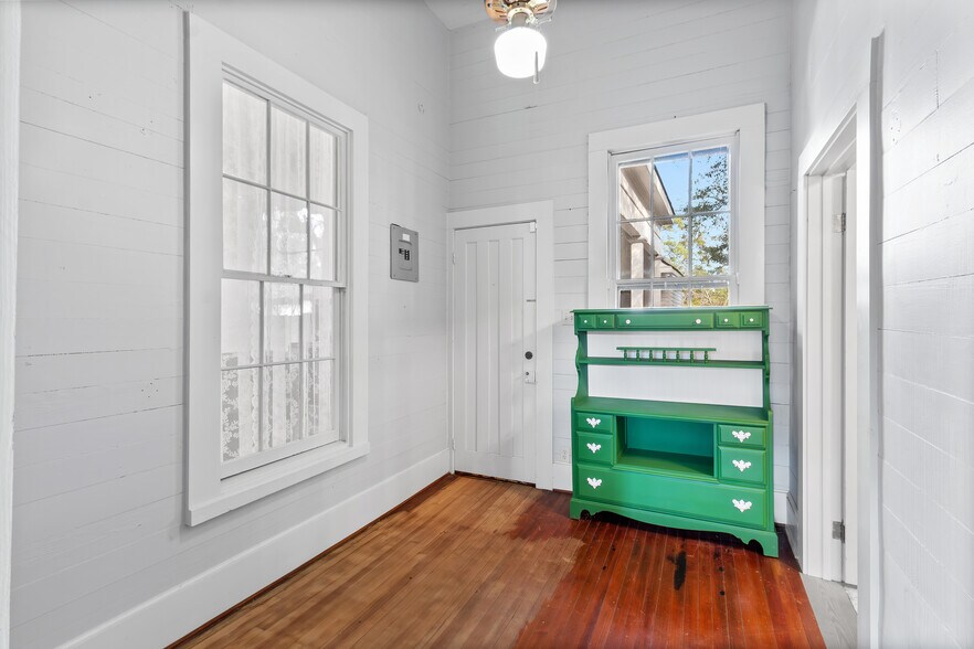 More Photos Of 668 N Main St, Jasper Storefront Retail Office For Sale