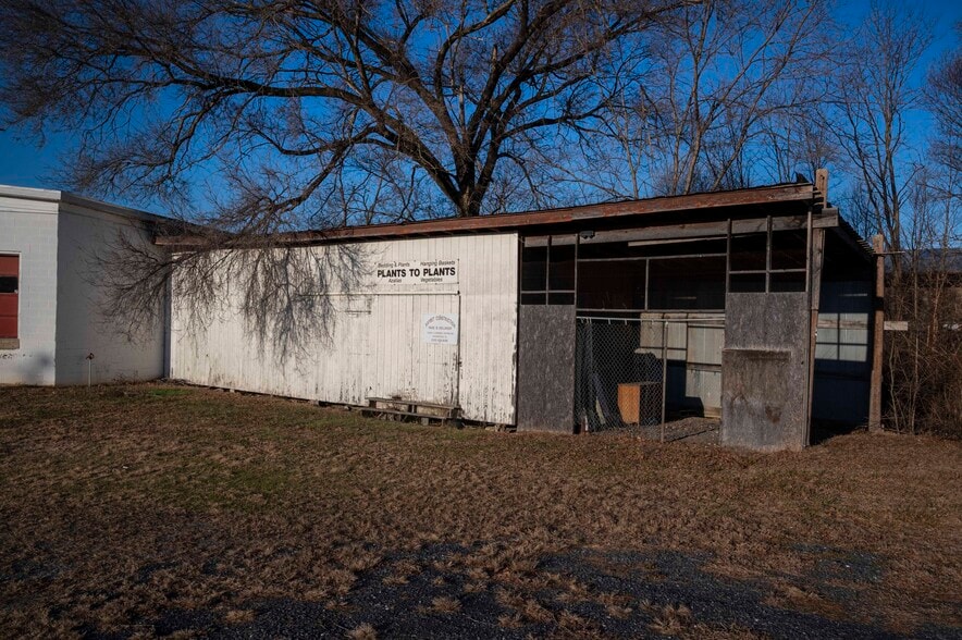 More Photos Of 659 N Main St, Woodstock Mixed Retail For Sale