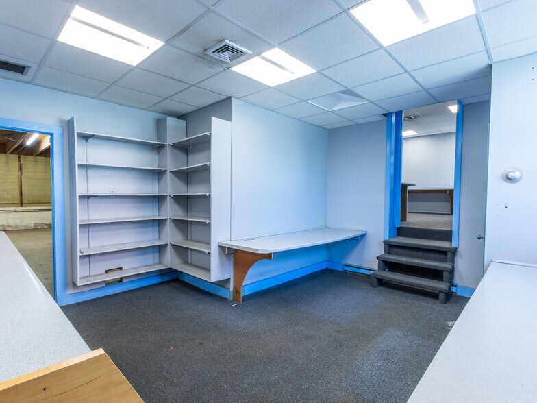 More Photos Of 66 Ralston St, Keene Distribution For Sale