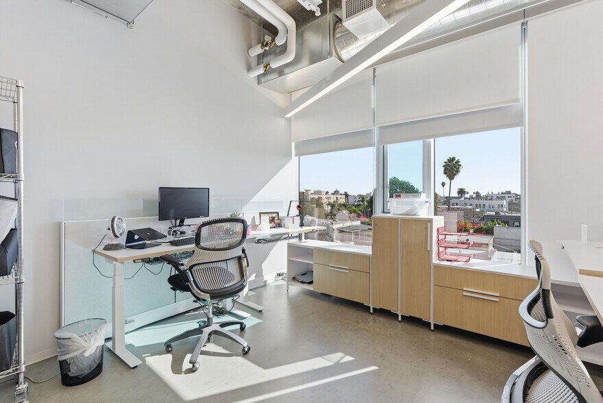 More Photos Of 6555 Barton Ave, Los Angeles Office For Lease