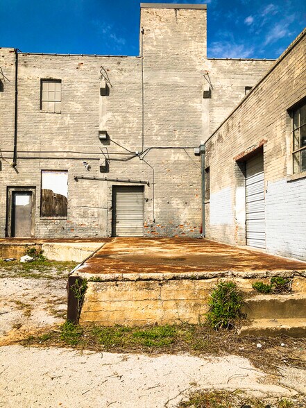 More Photos Of 11 NW 8th St, Oklahoma City Warehouse For Lease