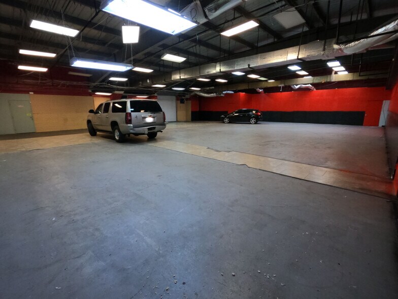 More Photos Of 7685 Pines Blvd, Pembroke Pines Showroom For Lease