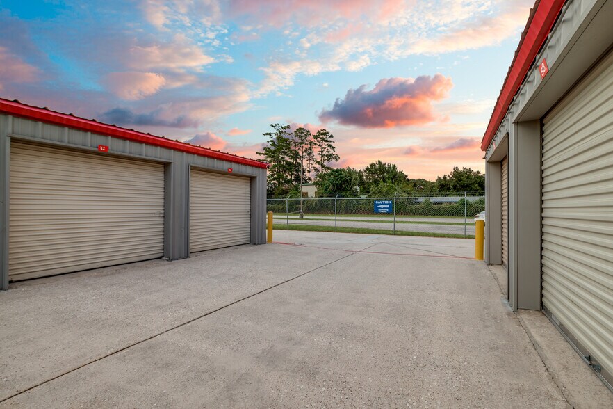 More Photos Of 1715 Sawdust Rd, Spring Self Storage For Lease
