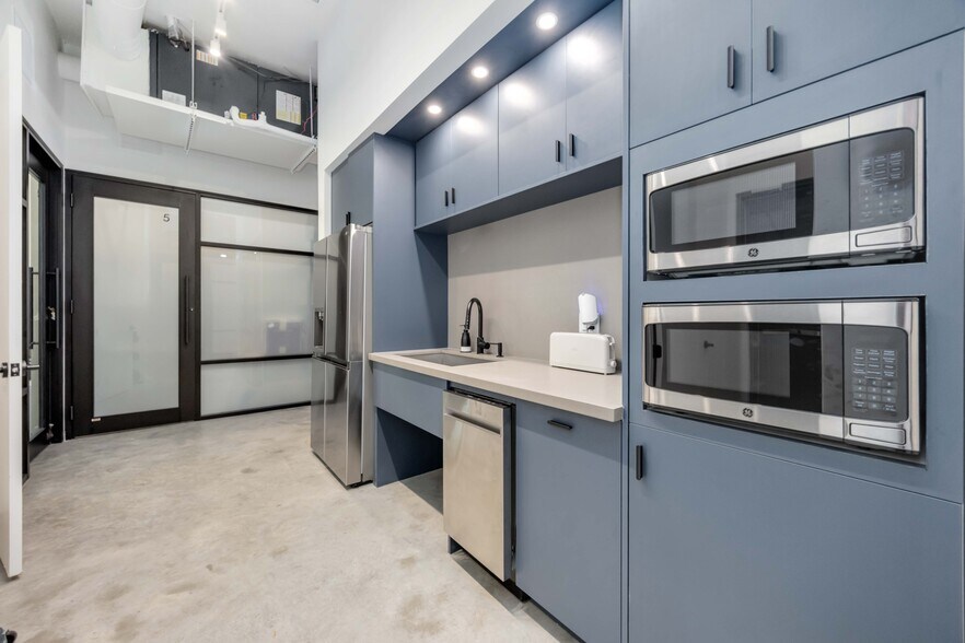 More Photos Of 5214 Harrisburg Blvd, Houston Office For Lease