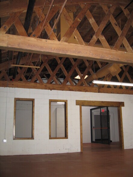 More Photos Of 208 S Elm St, Three Oaks Storefront For Sale