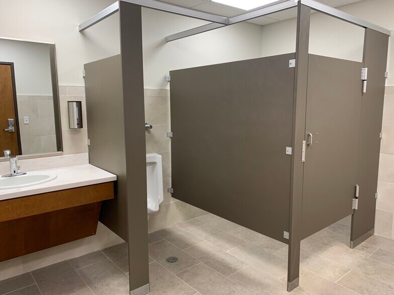 More Photos Of 422 E Avenue B, Robstown Medical For Lease