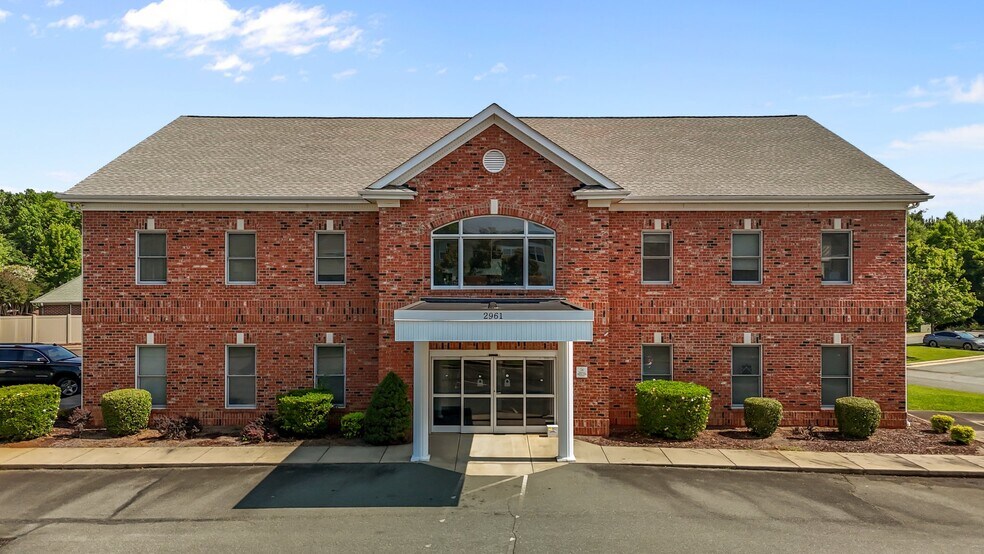 More Photos Of 2961 Crouse Ln, Burlington Medical For Lease