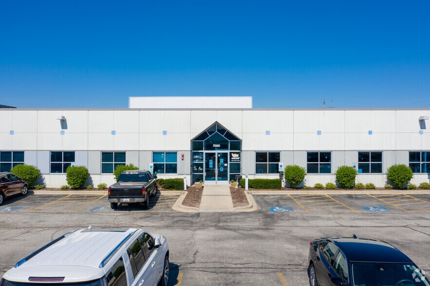 More Photos Of 7055 High Grove Blvd, Burr Ridge Medical For Lease