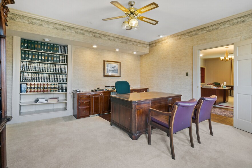 More Photos Of 127 S Cool Spring St, Fayetteville Office For Sale