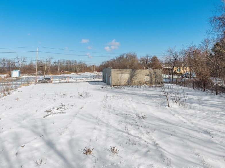 More Photos Of 440 Peek St, Schenectady Auto Repair For Sale