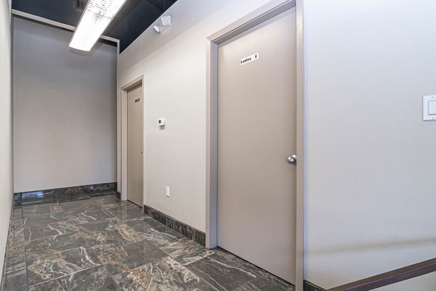 More Photos Of 200 W Illinois Ave, Midland Office For Sale