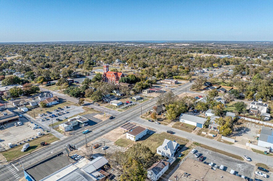 More Photos Of 212 N Austin Ave, Denison Bank For Sale