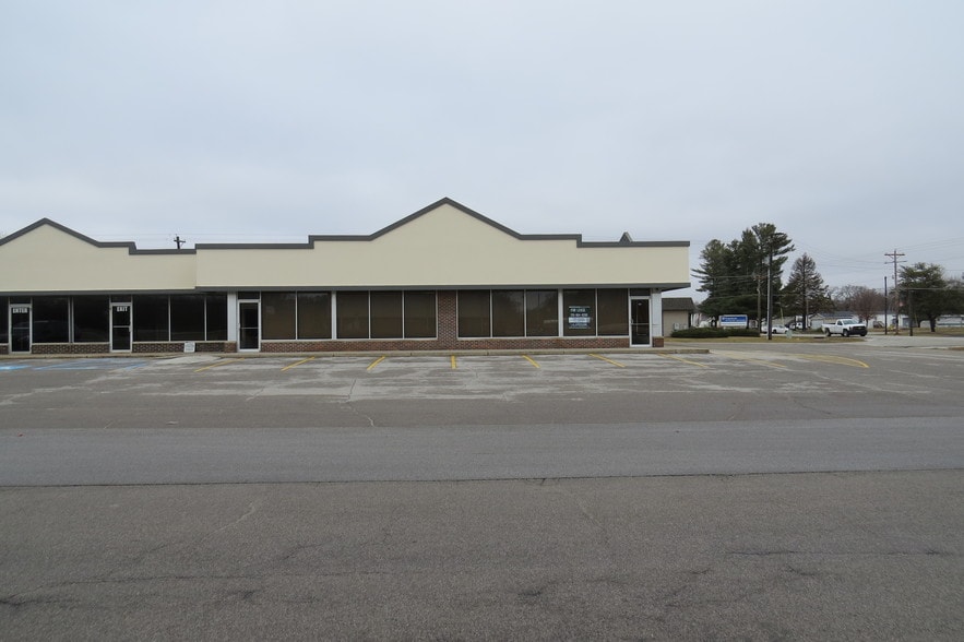 More Photos Of 5916 W State Road 10, Demotte Department Store For Sale