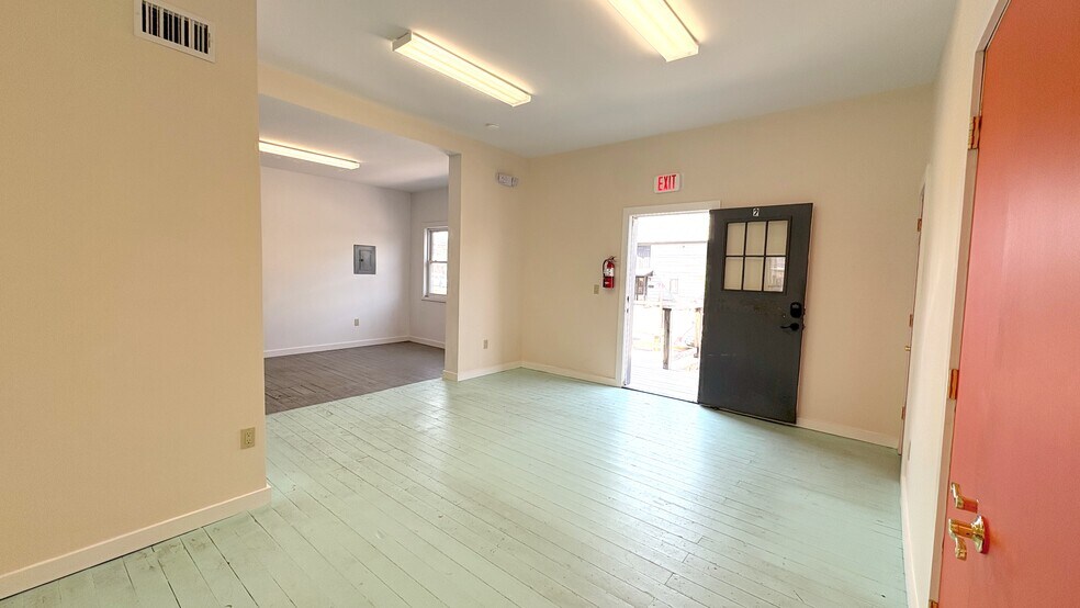 More Photos Of 84 Green St, Hudson Office For Lease