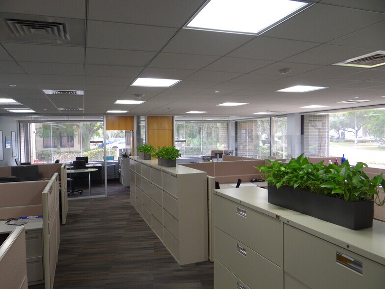 More Photos Of 9875 18th St N, Saint Petersburg Manufacturing For Lease