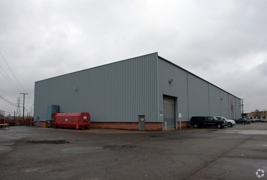 Primary Photo Of 17501 Masonic Blvd, Fraser Warehouse For Lease