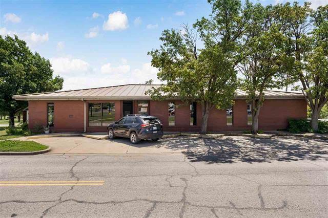 More Photos Of 816 W Gore Blvd, Lawton Office For Sale