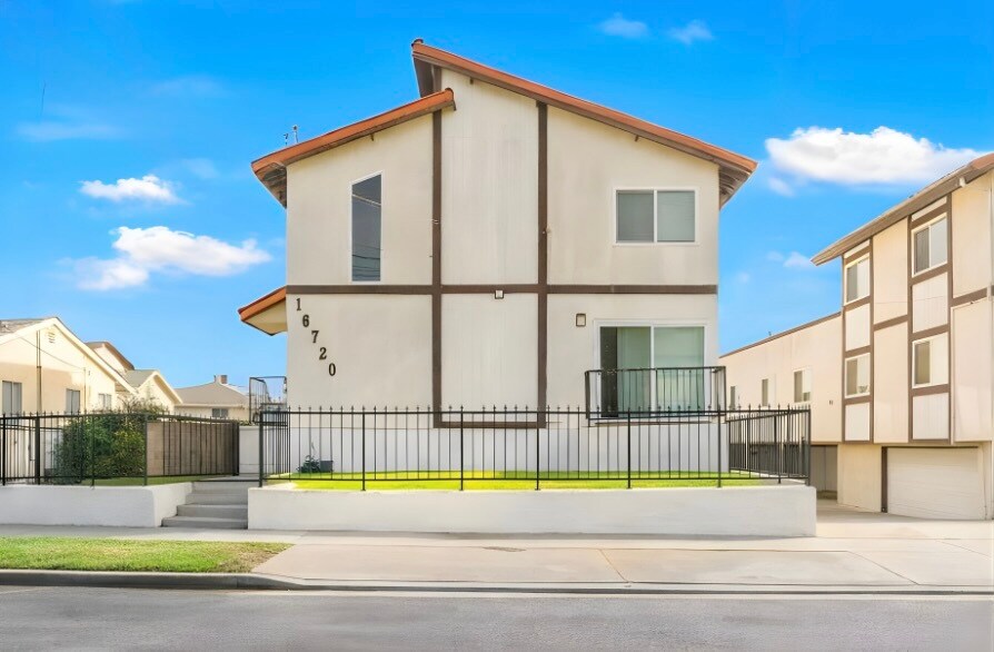 More Photos Of 16722 S Dalton Ave, Gardena Apartments For Sale