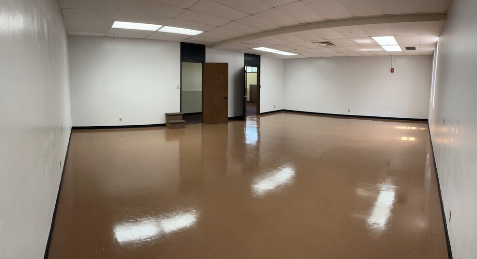 More Photos Of 7600 Woodrow Ave, Austin Schools For Lease