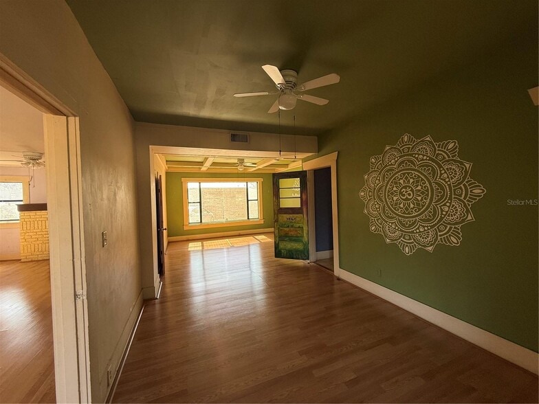 More Photos Of 5610 N Nebraska Ave, Tampa Office For Sale