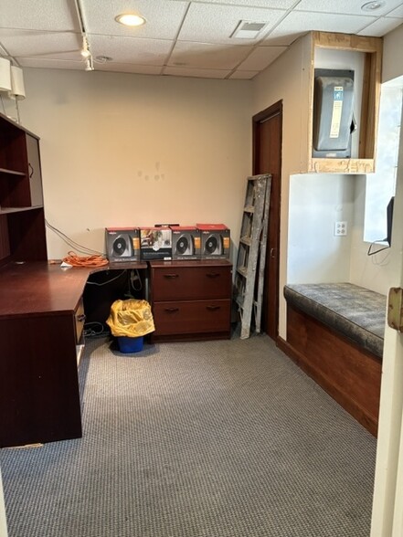More Photos Of 340-350 Linden Ave, Wilmette Office For Lease
