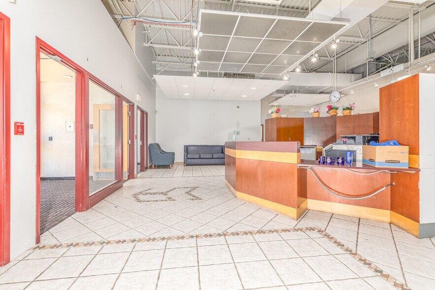 More Photos Of 1080 Corporate Blvd, Aurora Warehouse For Sale