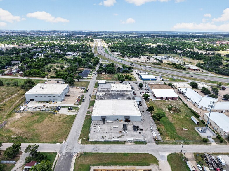 More Photos Of 2100 E Richmond Ave, Fort Worth Manufacturing For Lease