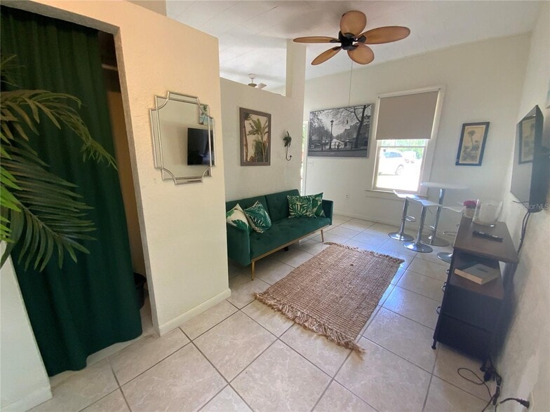 More Photos Of 606 E Oak St, Arcadia Hospitality For Sale